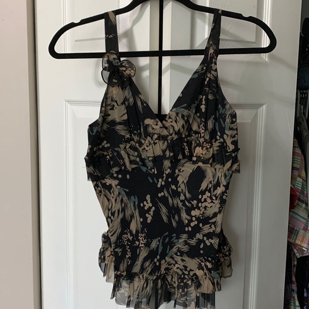BCBG Maxazria black & beige silk ruffled cami, lined, w cute flower detail szS